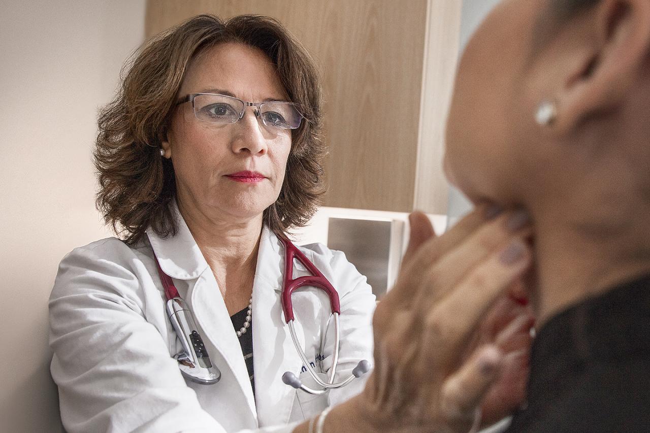 Dr. Maria del Carmen Al-Homsi Examines a Patient