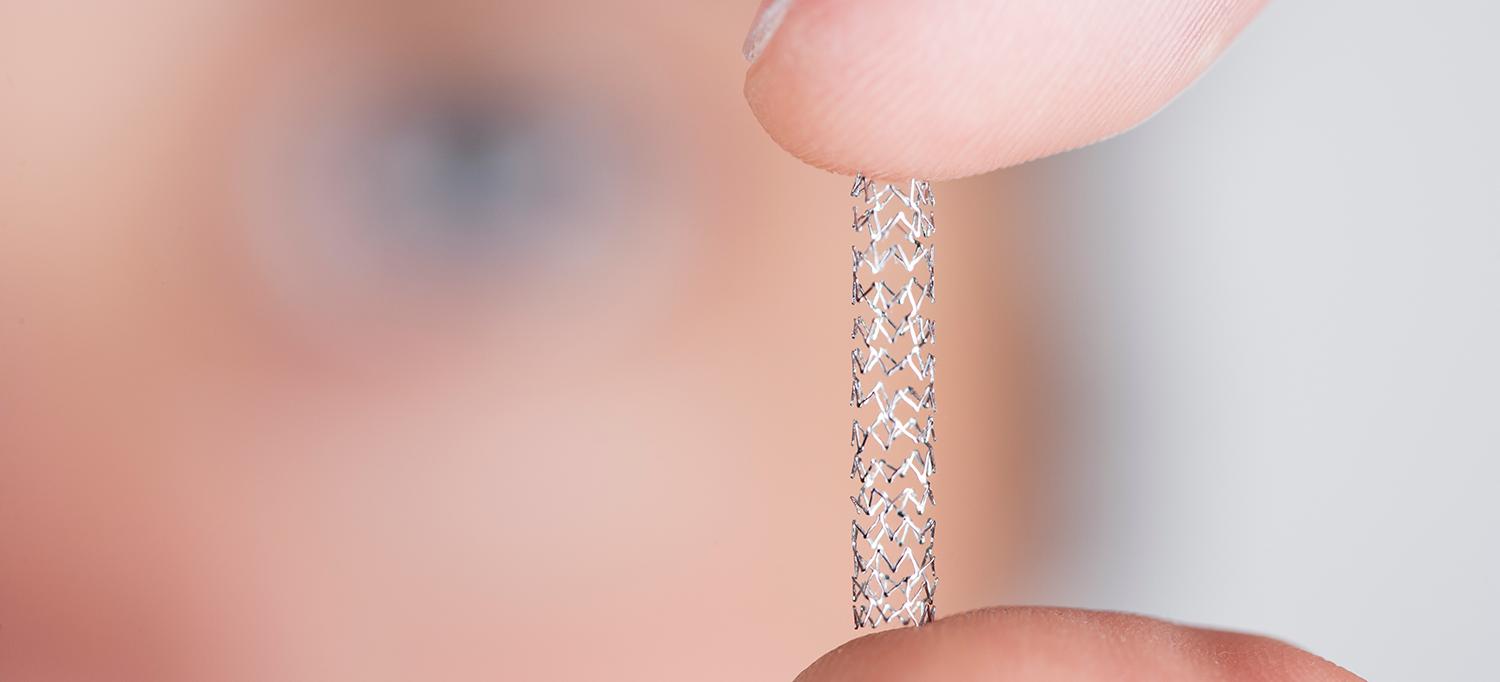 Person Holding a Stent