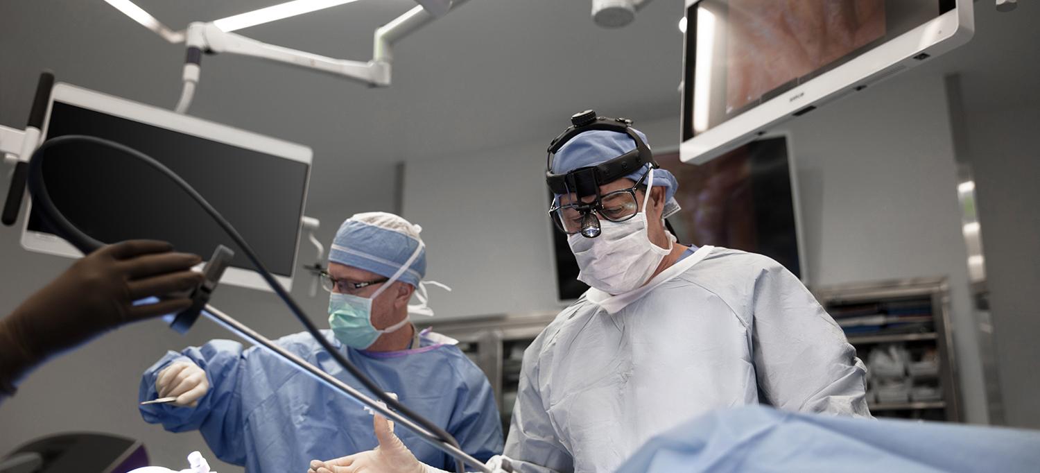 Dr. Michael Zervos and Dr. Robert J. Cerfolio Performing Robotic Thoracic Surgery