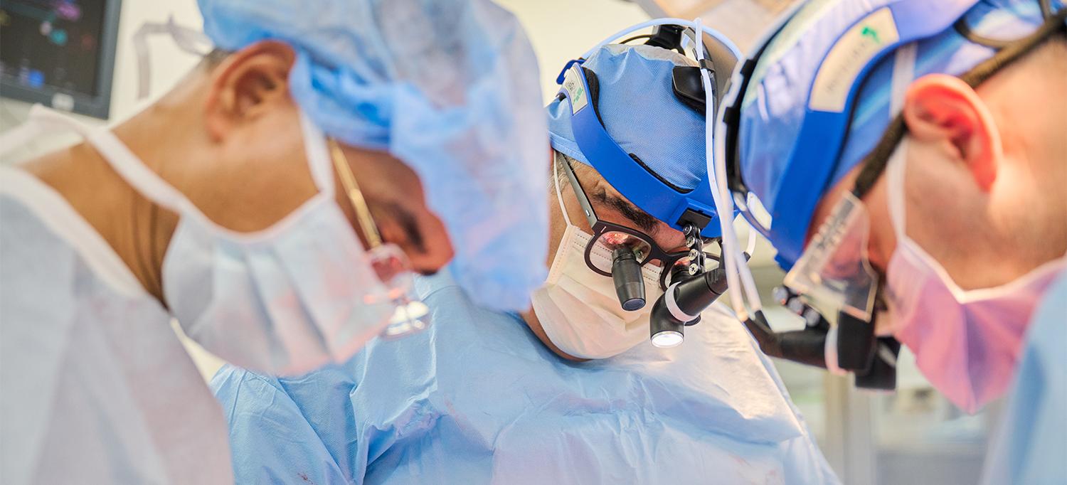 Doctors Perform Xenotransplant Surgery