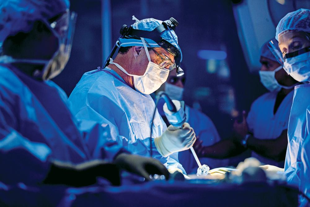 Dr. Robert J. Cerfolio Performs Robotic Thoracic Surgery